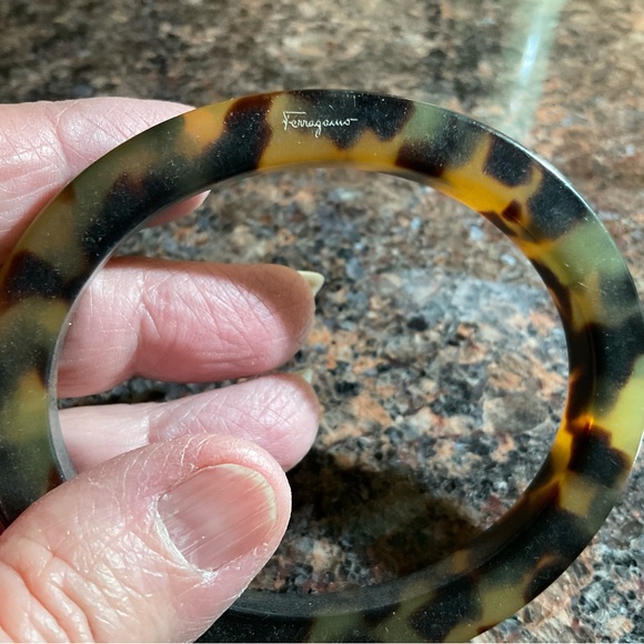 🔥HP🔥Salvatore Ferragamo Vintage Lucite Tortoise Bracelet + Gifts - Picture 12 of 12